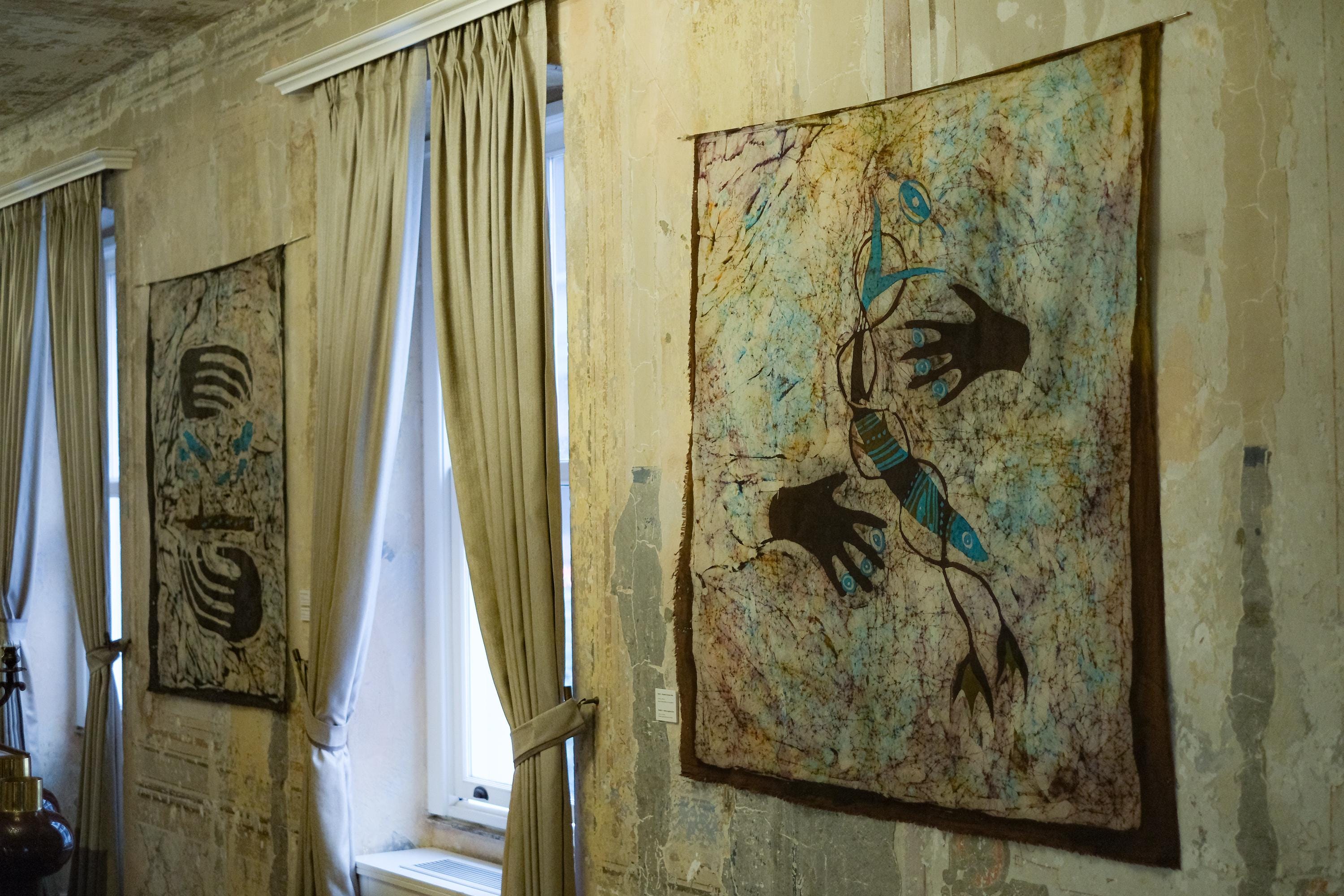 Duality I - Hands Juggling Eyes